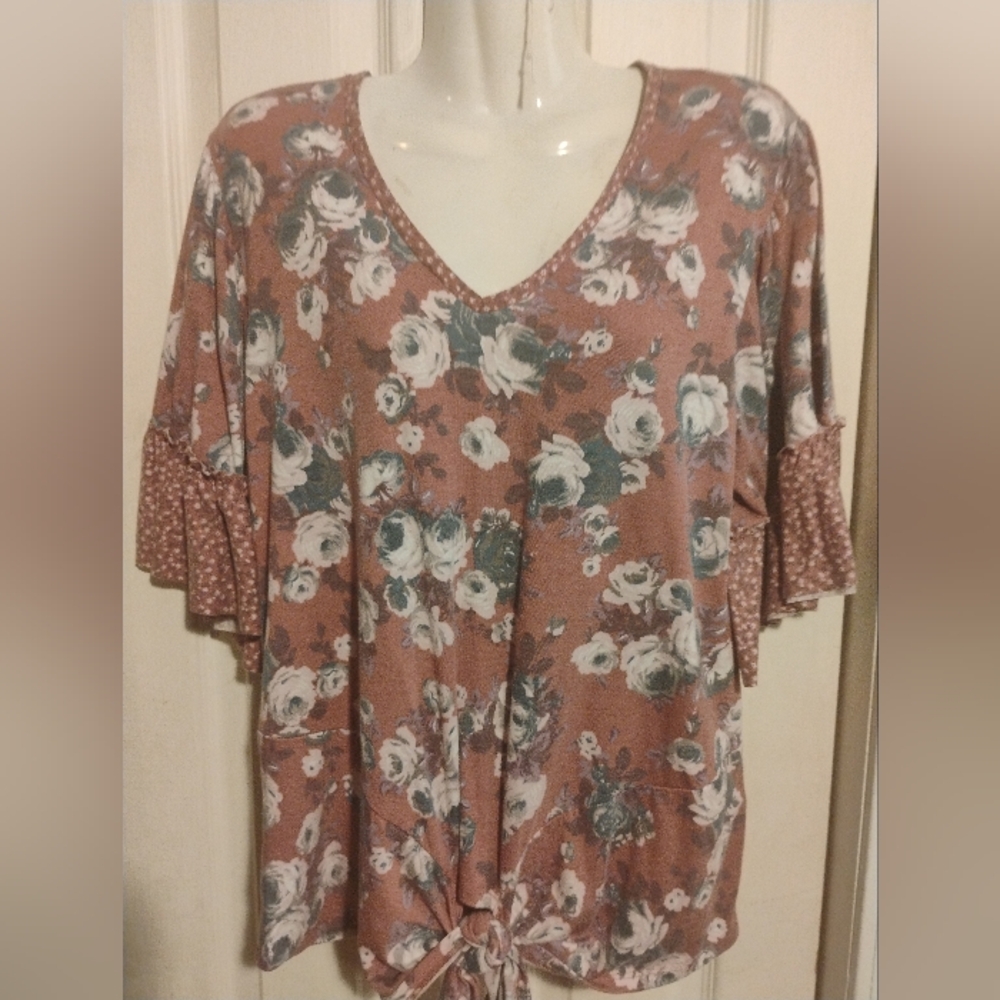 Signature Studio Floral V-Neck Women Top